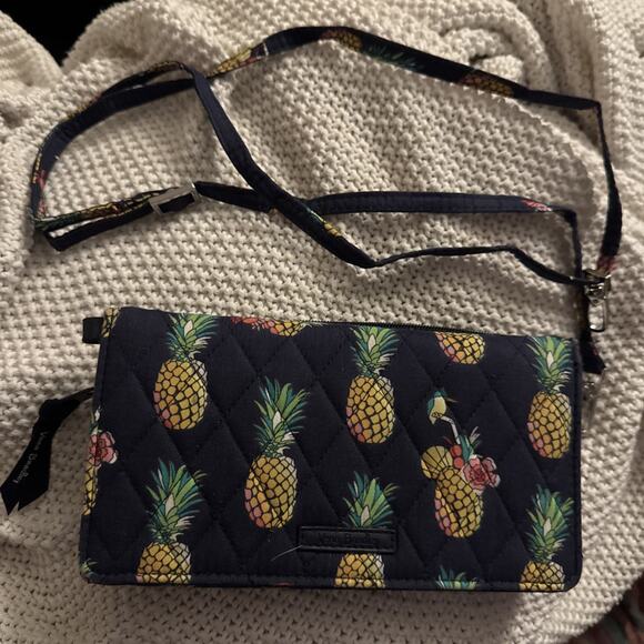 Vera Bradley RFID Wallet Wristlet Crossbody Toucan Party Magnetic Closure NWOT - Picture 1 of 7